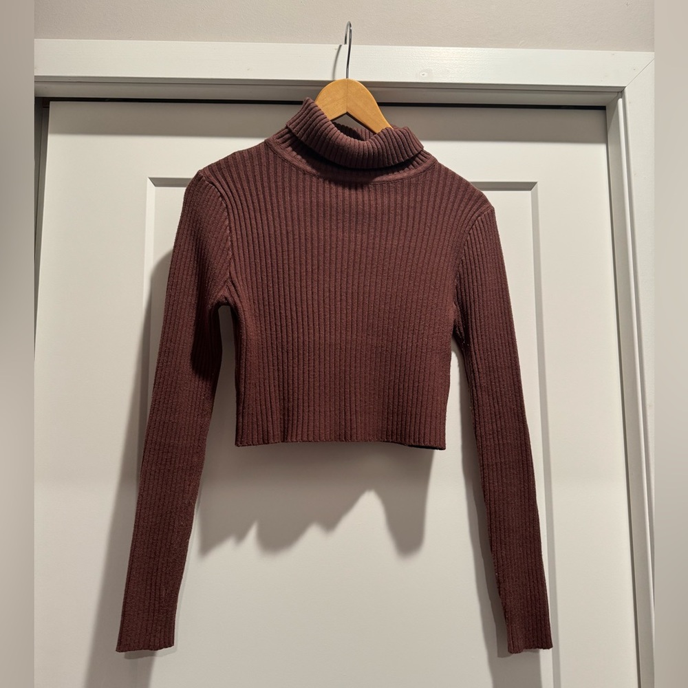 Turtle neck crop top